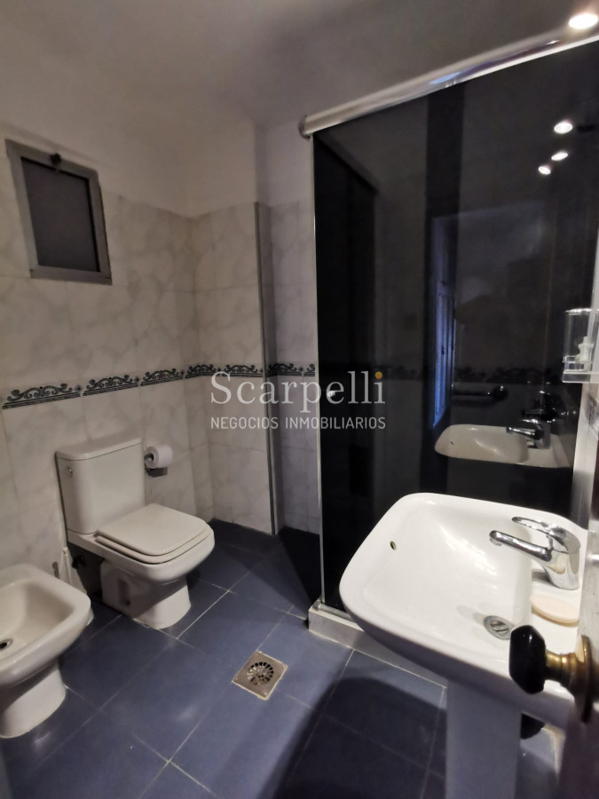 Apartamento ID.32606 - VENTA APARTAMENTO POCITOS 3 DORMITORIOS 2 BAÑOS SERVICIO GARAGE Fco. Soca prox. Av. Rivera.-