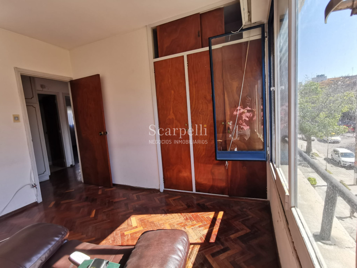 Apartamento ID.32606 - VENTA APARTAMENTO POCITOS 3 DORMITORIOS 2 BAÑOS SERVICIO GARAGE Fco. Soca prox. Av. Rivera.-