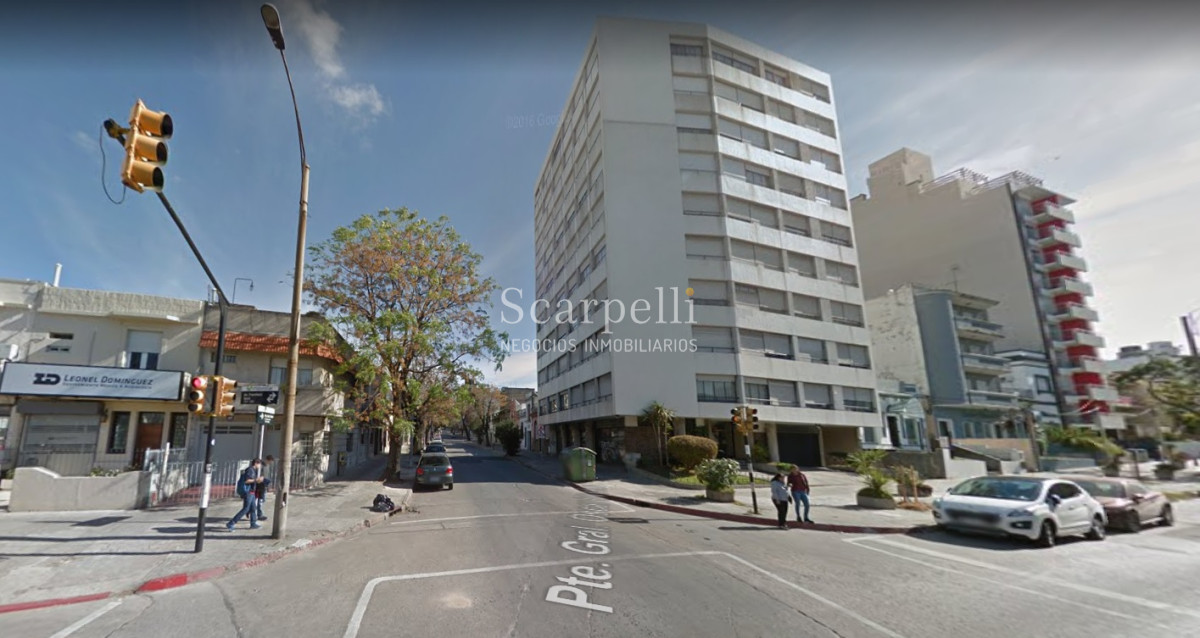 Apartamento ID.32606 - VENTA APARTAMENTO POCITOS 3 DORMITORIOS 2 BAÑOS SERVICIO GARAGE Fco. Soca prox. Av. Rivera.-