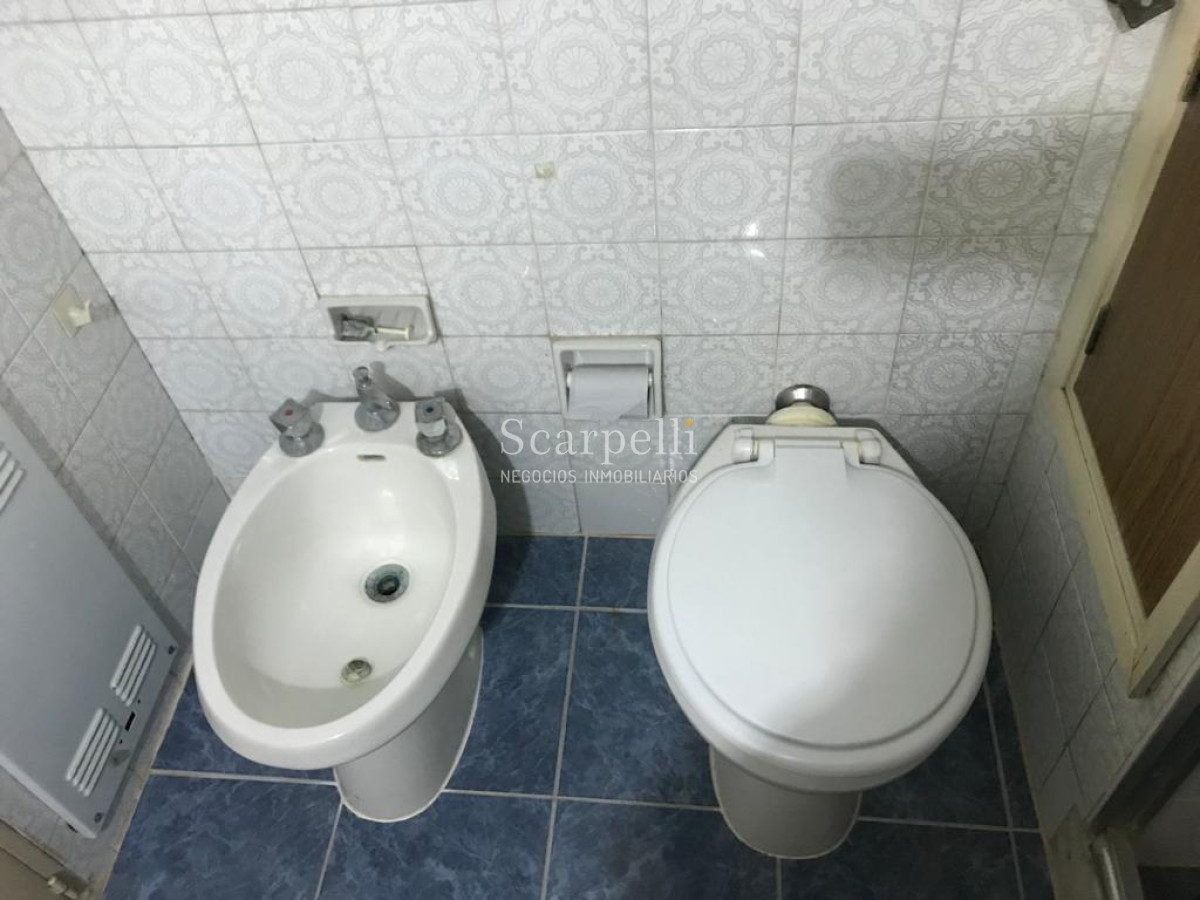 Apartamento ID.33814 - VENTA APARTAMENTO SOBRE 18 DE JULIO 2 DORMITORIOS CON GARAGE