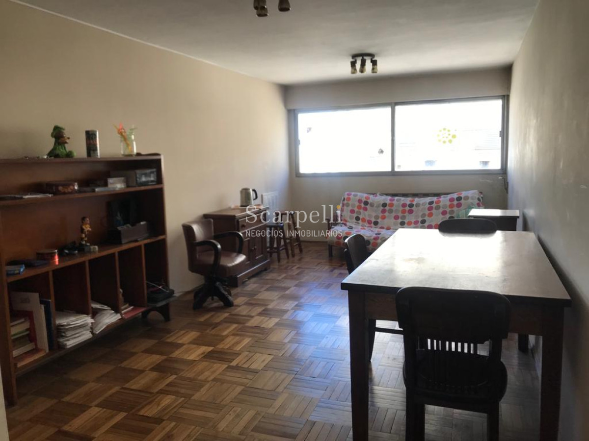 Apartamento ID.33814 - VENTA APARTAMENTO SOBRE 18 DE JULIO 2 DORMITORIOS CON GARAGE