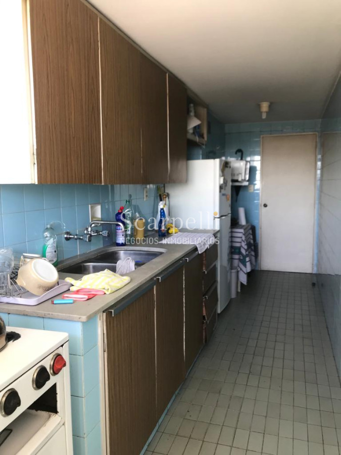 Apartamento ID.33814 - VENTA APARTAMENTO SOBRE 18 DE JULIO 2 DORMITORIOS CON GARAGE