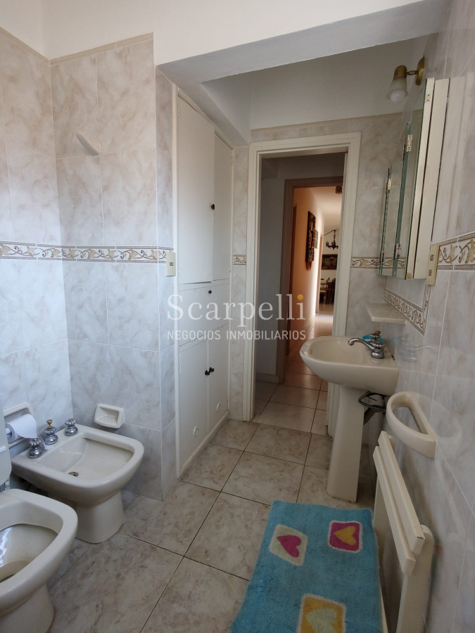 Apartamento ID.35888 - ALQUILER ANUAL APARTAMENTO PUNTA DEL ESTE PROXIMO PENÍNSULA 3 DORMITORIOS SERVICIO COMPLETO GRAN TERRAZA & BARBACOA + COCHERA.-