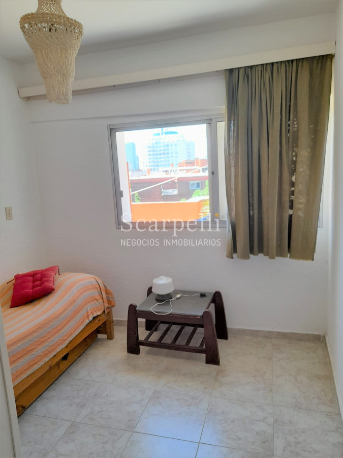 Apartamento ID.35888 - ALQUILER ANUAL APARTAMENTO PUNTA DEL ESTE PROXIMO PENÍNSULA 3 DORMITORIOS SERVICIO COMPLETO GRAN TERRAZA & BARBACOA + COCHERA.-