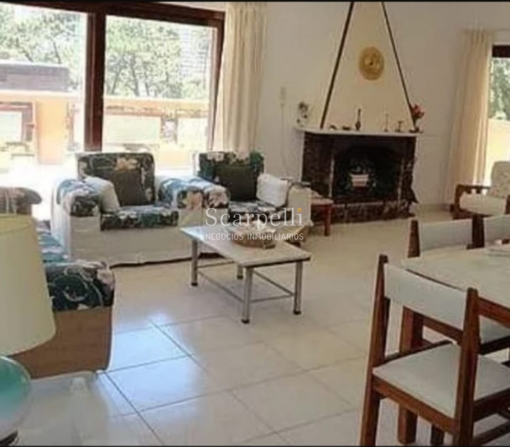 Apartamento ID.35888 - ALQUILER ANUAL APARTAMENTO PUNTA DEL ESTE PROXIMO PENÍNSULA 3 DORMITORIOS SERVICIO COMPLETO GRAN TERRAZA & BARBACOA + COCHERA.-