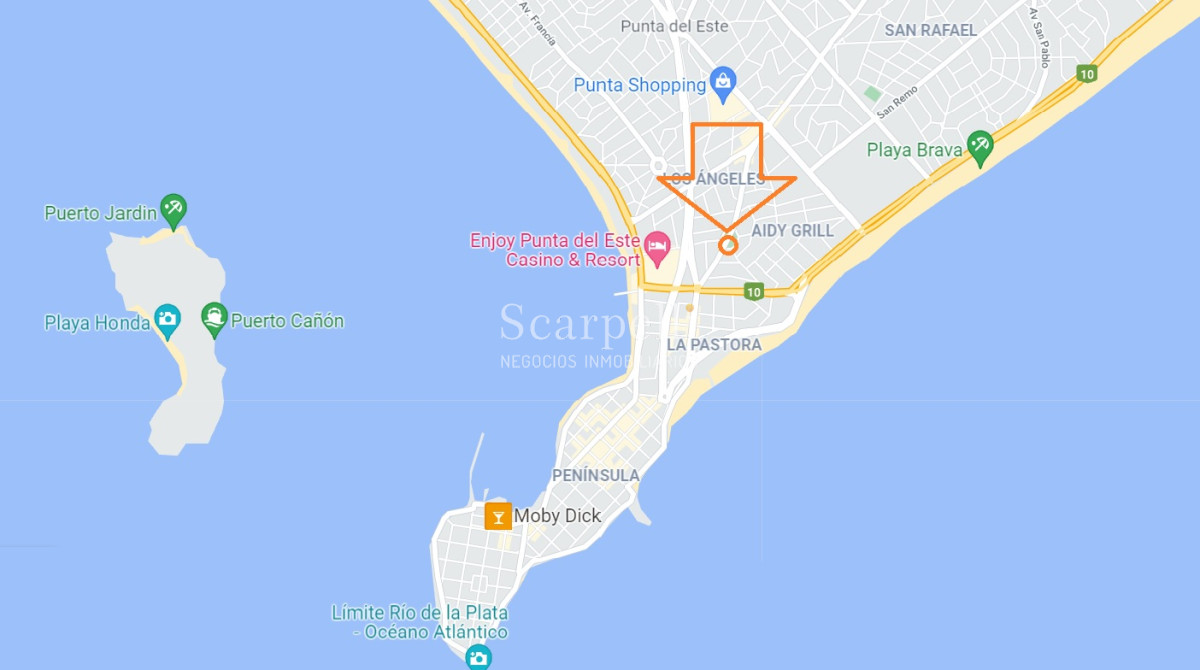 Apartamento ID.35888 - ALQUILER ANUAL APARTAMENTO PUNTA DEL ESTE PROXIMO PENÍNSULA 3 DORMITORIOS SERVICIO COMPLETO GRAN TERRAZA & BARBACOA + COCHERA.-