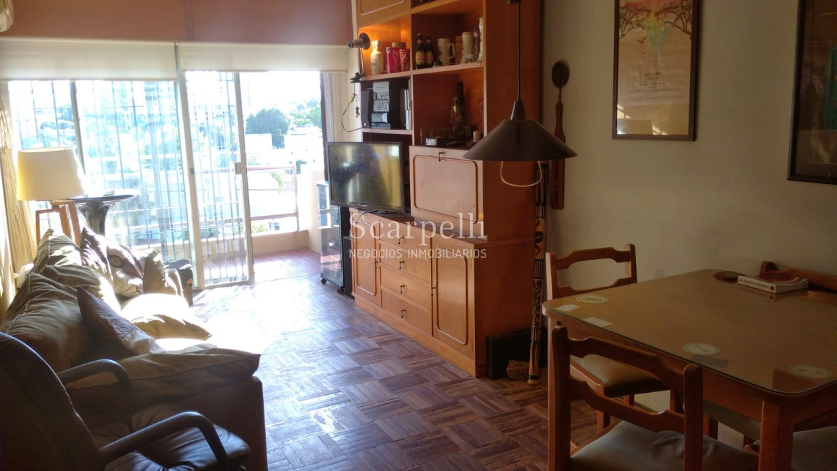 Apartamento ID.36541 - Alquiler Apartamento Pocitos 1 dormitorio Garage Todo Equipado Fco. Soca y Av. Brasil próximo Supermercado Disco.-