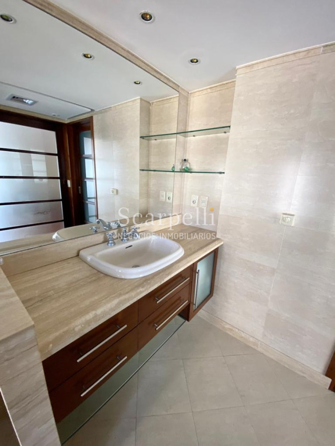 Apartamento ID.7781 - Exclusivo Frente al Puerto de Punta del Este con gran terraza y los mejores atardeceres sobre la Isla Gorriti