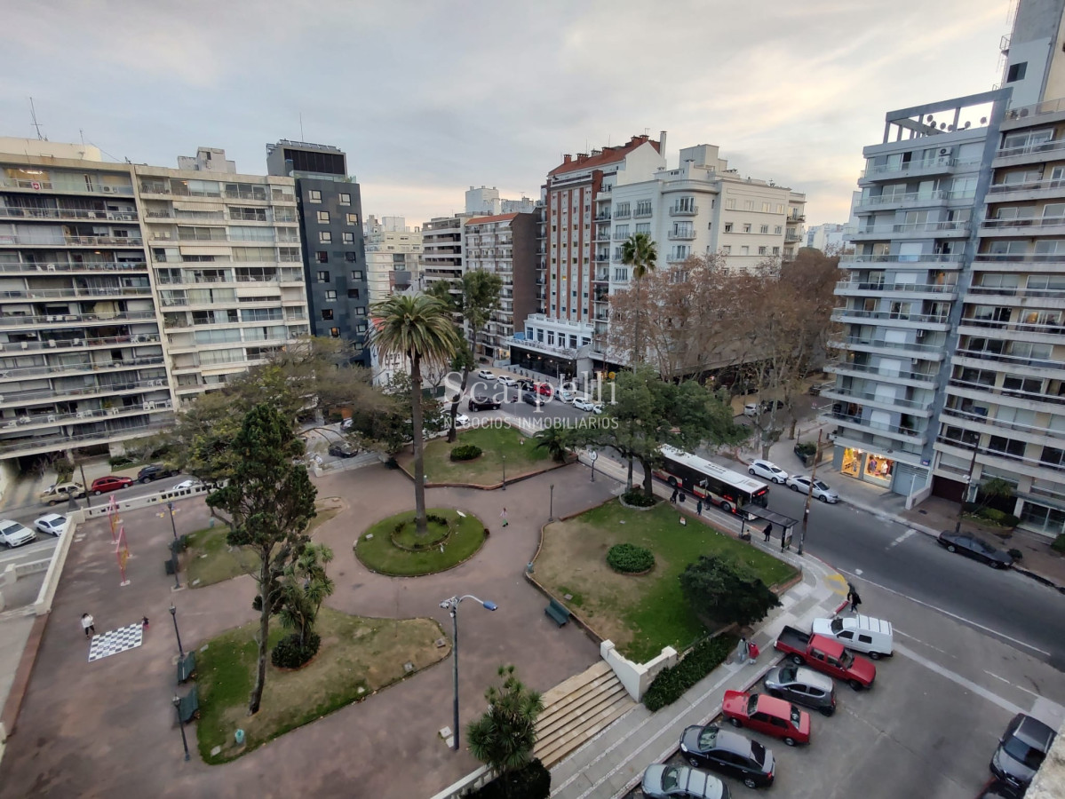 Apartamento ID.38365 - VENTA APARTAMENTO PLAZA GOMENSORO PISO ALTO CON VISTA A LA RAMBLA 2 DORMITORIOS 2 BAÑOS