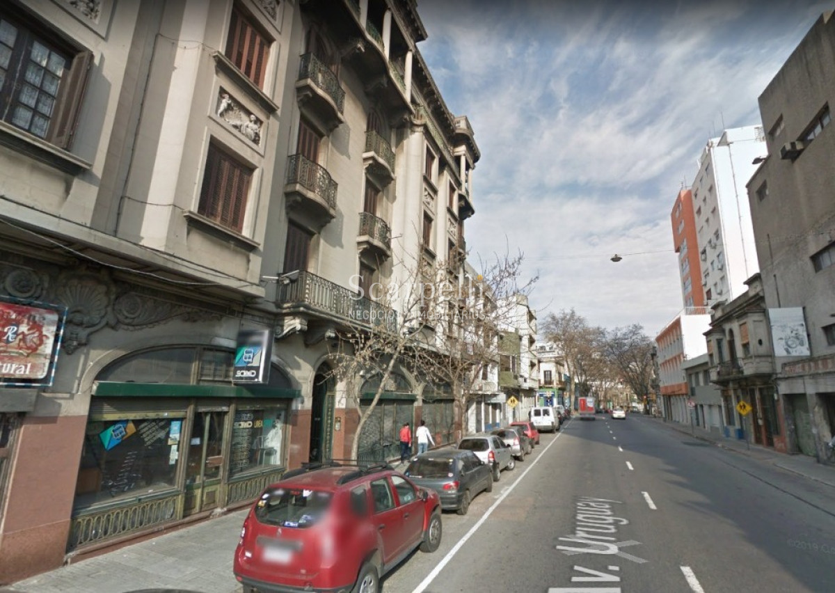 Apartamento ID.38401 - VENTA APARTAMENTO CENTRO ESTILO ART DECÓ 2 DORMITORIOS CONTRAFRENTE MUCHA LUZ Y MUY PROLIJO CON CALEFACCIÓN CENTRAL