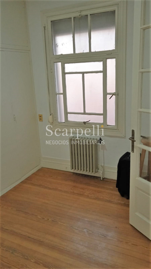 Apartamento ID.38401 - VENTA APARTAMENTO CENTRO ESTILO ART DECÓ 2 DORMITORIOS CONTRAFRENTE MUCHA LUZ Y MUY PROLIJO CON CALEFACCIÓN CENTRAL