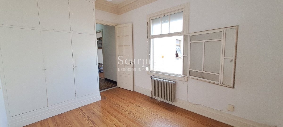 Apartamento ID.38401 - VENTA APARTAMENTO CENTRO ESTILO ART DECÓ 2 DORMITORIOS CONTRAFRENTE MUCHA LUZ Y MUY PROLIJO CON CALEFACCIÓN CENTRAL