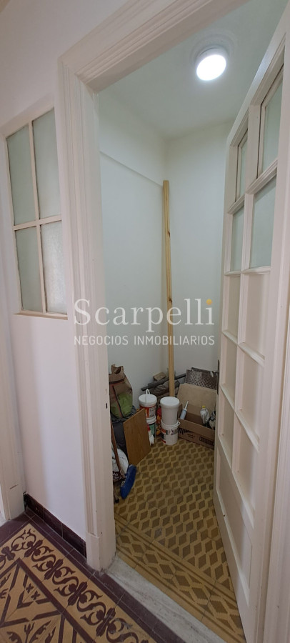 Apartamento ID.38401 - VENTA APARTAMENTO CENTRO ESTILO ART DECÓ 2 DORMITORIOS CONTRAFRENTE MUCHA LUZ Y MUY PROLIJO CON CALEFACCIÓN CENTRAL