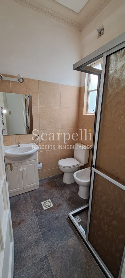 Apartamento ID.38401 - VENTA APARTAMENTO CENTRO ESTILO ART DECÓ 2 DORMITORIOS CONTRAFRENTE MUCHA LUZ Y MUY PROLIJO CON CALEFACCIÓN CENTRAL