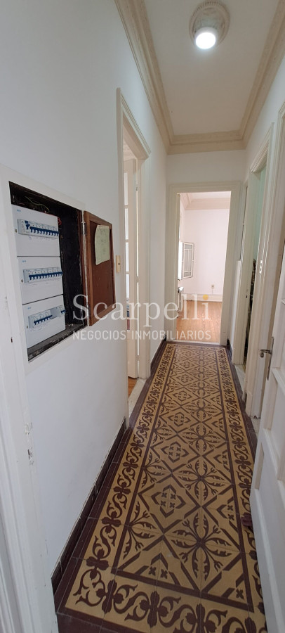 Apartamento ID.38401 - VENTA APARTAMENTO CENTRO ESTILO ART DECÓ 2 DORMITORIOS CONTRAFRENTE MUCHA LUZ Y MUY PROLIJO CON CALEFACCIÓN CENTRAL