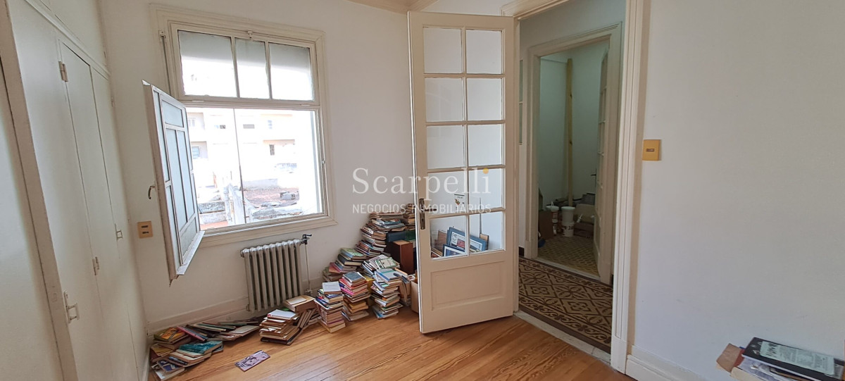Apartamento ID.38401 - VENTA APARTAMENTO CENTRO ESTILO ART DECÓ 2 DORMITORIOS CONTRAFRENTE MUCHA LUZ Y MUY PROLIJO CON CALEFACCIÓN CENTRAL