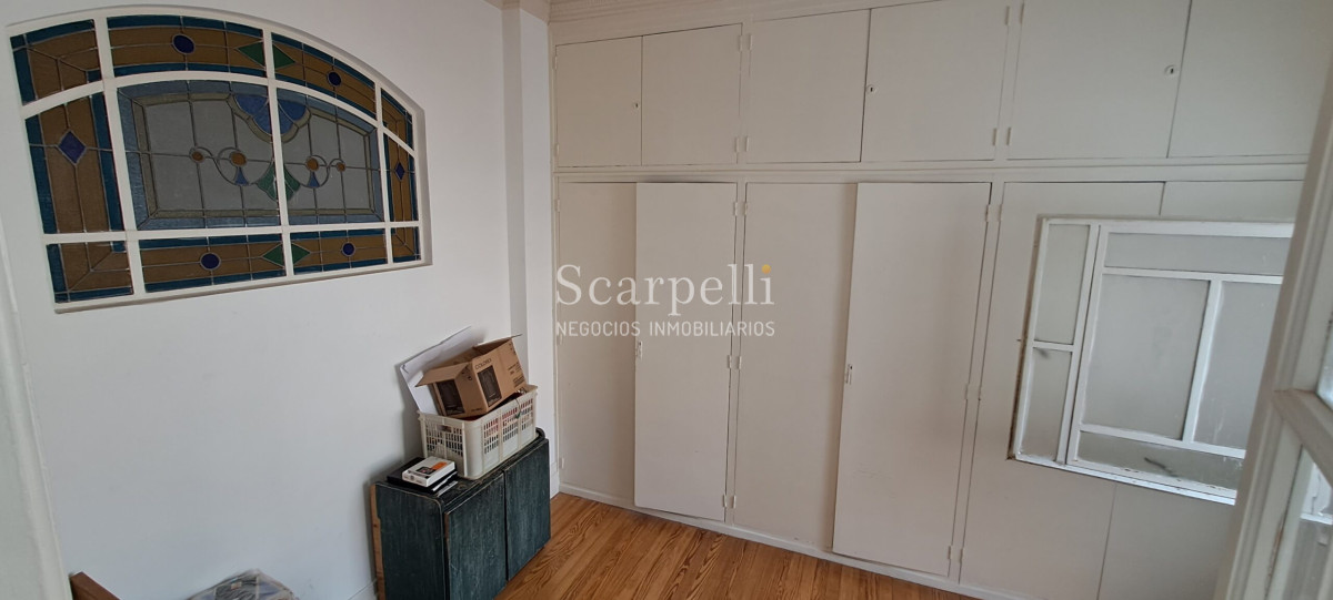 Apartamento ID.38401 - VENTA APARTAMENTO CENTRO ESTILO ART DECÓ 2 DORMITORIOS CONTRAFRENTE MUCHA LUZ Y MUY PROLIJO CON CALEFACCIÓN CENTRAL