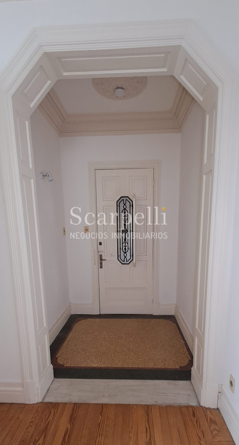 Apartamento ID.38401 - VENTA APARTAMENTO CENTRO ESTILO ART DECÓ 2 DORMITORIOS CONTRAFRENTE MUCHA LUZ Y MUY PROLIJO CON CALEFACCIÓN CENTRAL