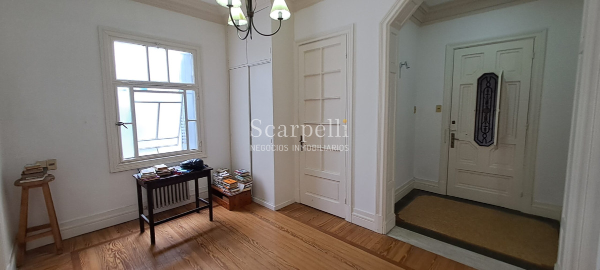 Apartamento ID.38401 - VENTA APARTAMENTO CENTRO ESTILO ART DECÓ 2 DORMITORIOS CONTRAFRENTE MUCHA LUZ Y MUY PROLIJO CON CALEFACCIÓN CENTRAL