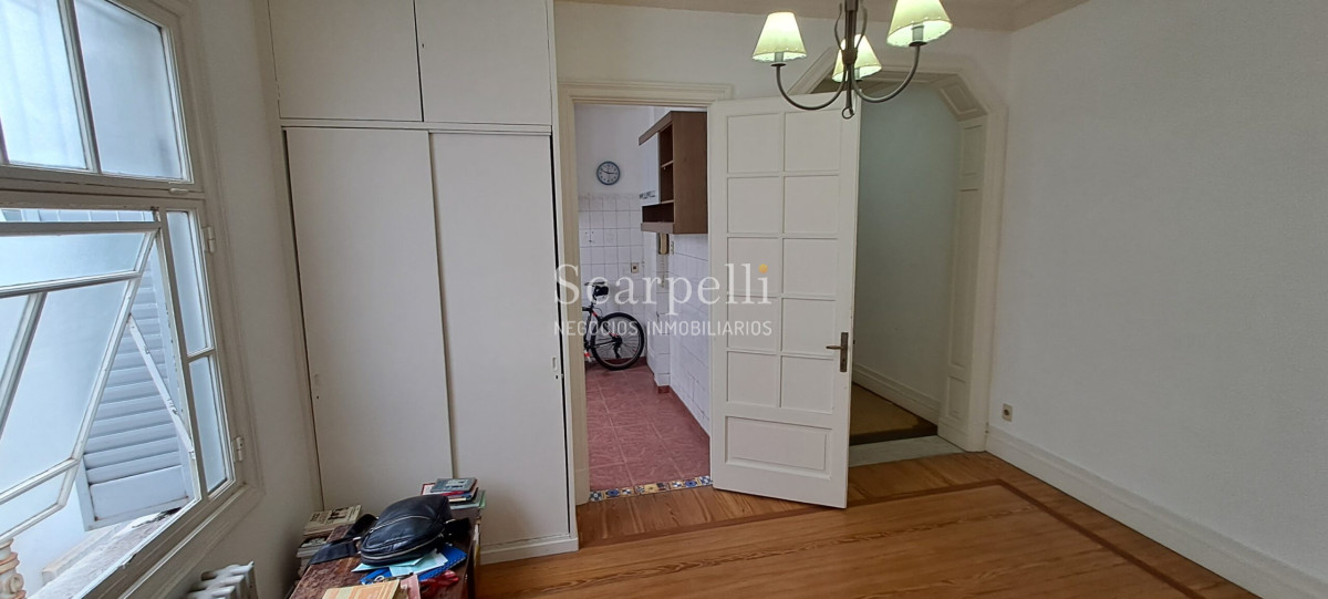Apartamento ID.38401 - VENTA APARTAMENTO CENTRO ESTILO ART DECÓ 2 DORMITORIOS CONTRAFRENTE MUCHA LUZ Y MUY PROLIJO CON CALEFACCIÓN CENTRAL