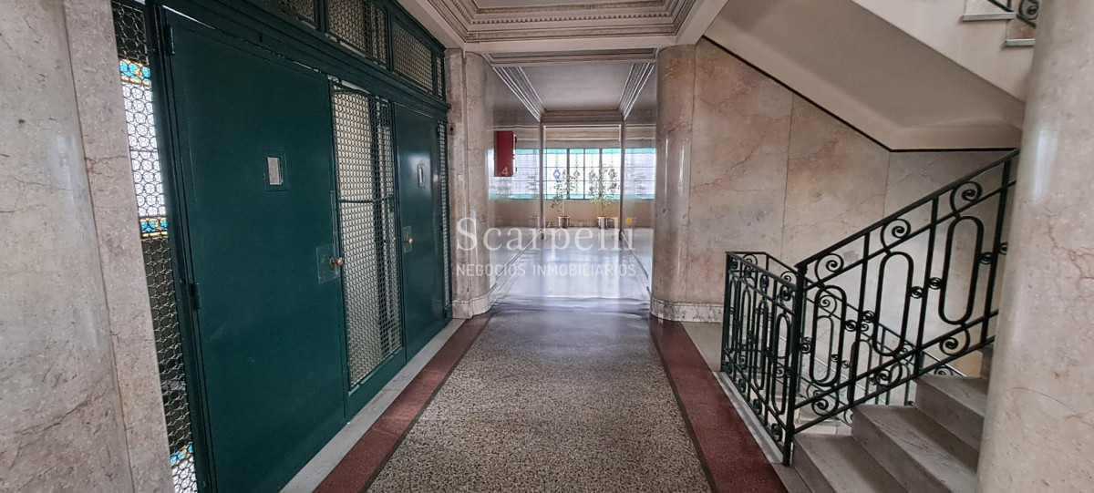 Apartamento ID.38401 - VENTA APARTAMENTO CENTRO ESTILO ART DECÓ 2 DORMITORIOS CONTRAFRENTE MUCHA LUZ Y MUY PROLIJO CON CALEFACCIÓN CENTRAL