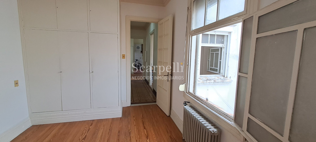 Apartamento ID.38401 - VENTA APARTAMENTO CENTRO ESTILO ART DECÓ 2 DORMITORIOS CONTRAFRENTE MUCHA LUZ Y MUY PROLIJO CON CALEFACCIÓN CENTRAL
