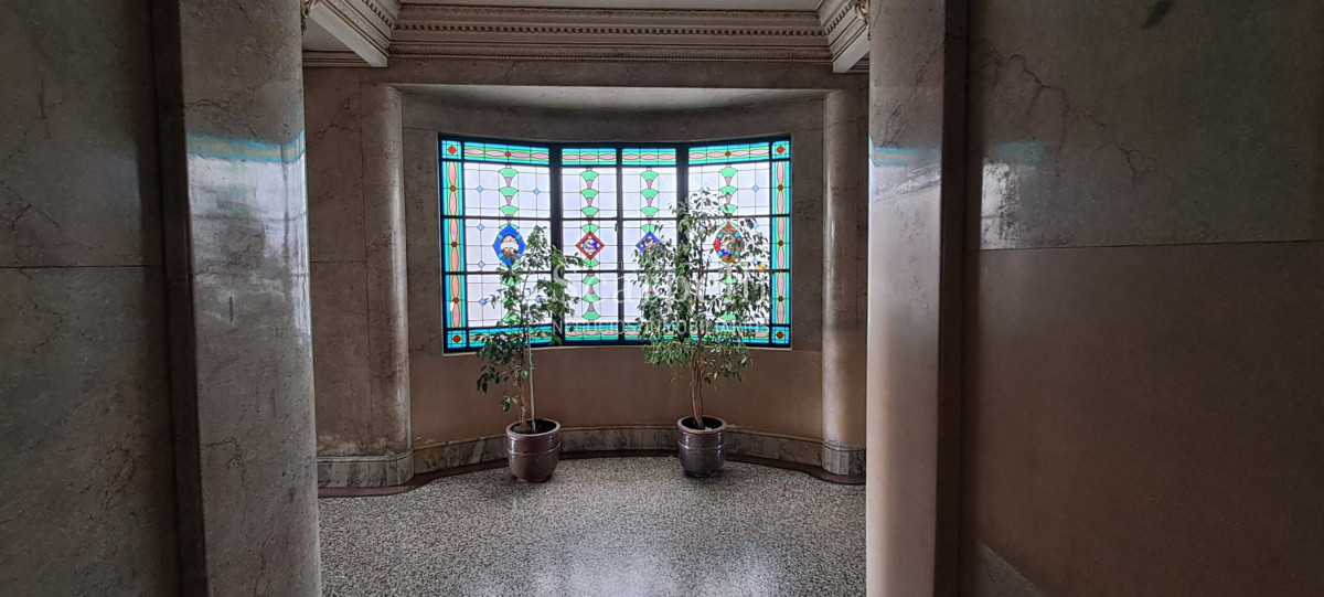 Apartamento ID.38401 - VENTA APARTAMENTO CENTRO ESTILO ART DECÓ 2 DORMITORIOS CONTRAFRENTE MUCHA LUZ Y MUY PROLIJO CON CALEFACCIÓN CENTRAL
