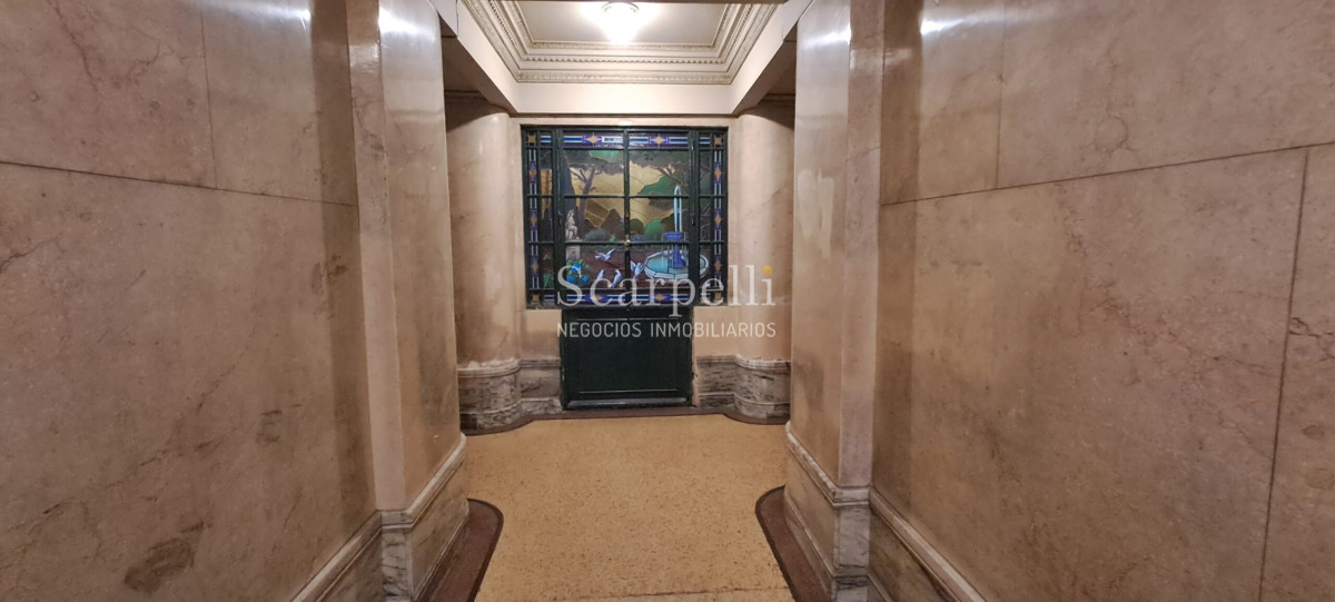 Apartamento ID.38401 - VENTA APARTAMENTO CENTRO ESTILO ART DECÓ 2 DORMITORIOS CONTRAFRENTE MUCHA LUZ Y MUY PROLIJO CON CALEFACCIÓN CENTRAL
