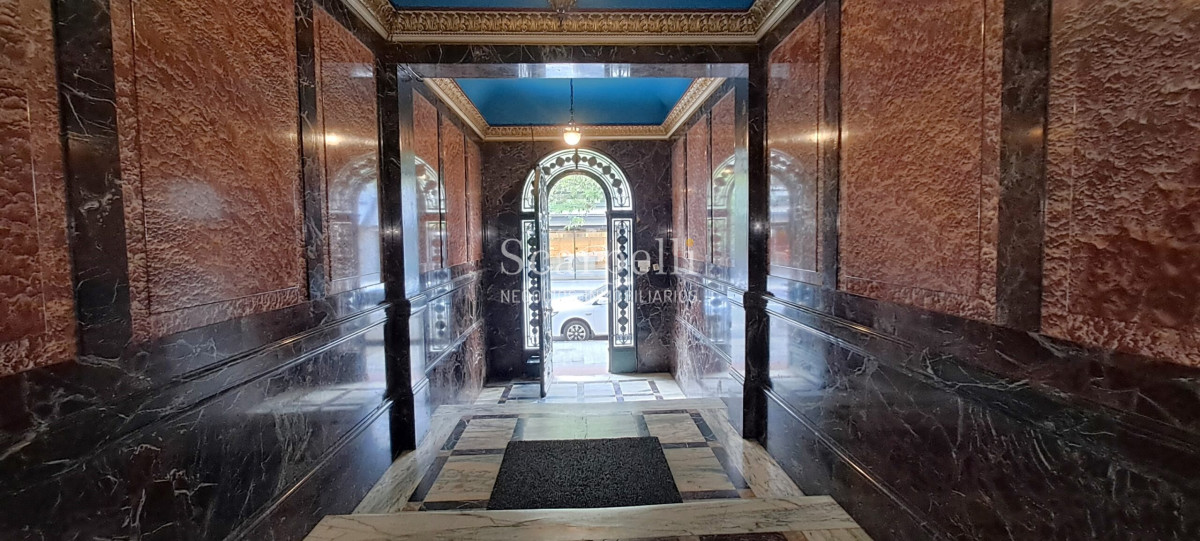 Apartamento ID.38401 - VENTA APARTAMENTO CENTRO ESTILO ART DECÓ 2 DORMITORIOS CONTRAFRENTE MUCHA LUZ Y MUY PROLIJO CON CALEFACCIÓN CENTRAL