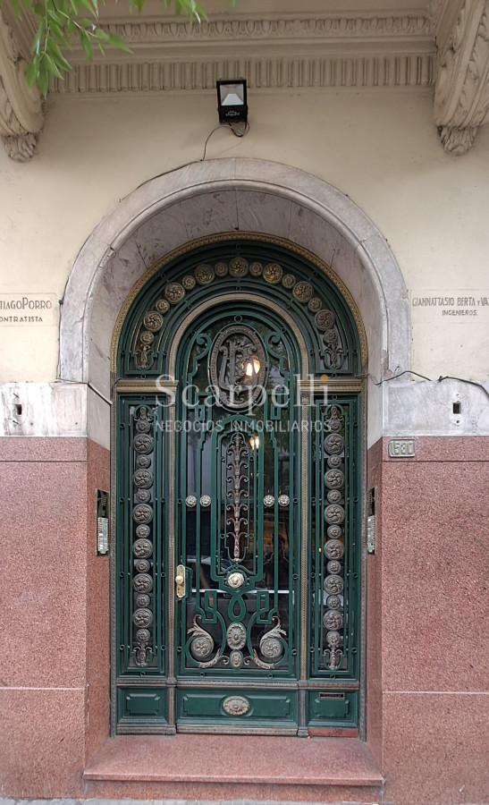Apartamento ID.38401 - VENTA APARTAMENTO CENTRO ESTILO ART DECÓ 2 DORMITORIOS CONTRAFRENTE MUCHA LUZ Y MUY PROLIJO CON CALEFACCIÓN CENTRAL