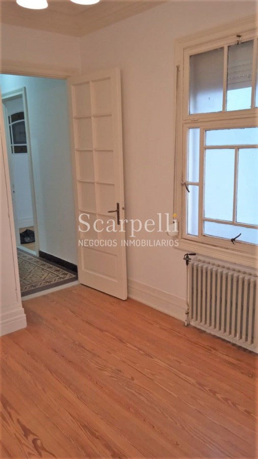 Apartamento ID.38401 - VENTA APARTAMENTO CENTRO ESTILO ART DECÓ 2 DORMITORIOS CONTRAFRENTE MUCHA LUZ Y MUY PROLIJO CON CALEFACCIÓN CENTRAL