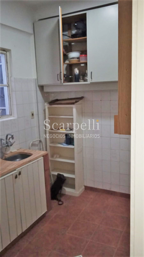 Apartamento ID.38401 - VENTA APARTAMENTO CENTRO ESTILO ART DECÓ 2 DORMITORIOS CONTRAFRENTE MUCHA LUZ Y MUY PROLIJO CON CALEFACCIÓN CENTRAL