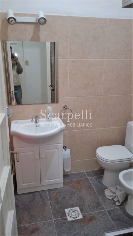 Apartamento ID.38401 - VENTA APARTAMENTO CENTRO ESTILO ART DECÓ 2 DORMITORIOS CONTRAFRENTE MUCHA LUZ Y MUY PROLIJO CON CALEFACCIÓN CENTRAL