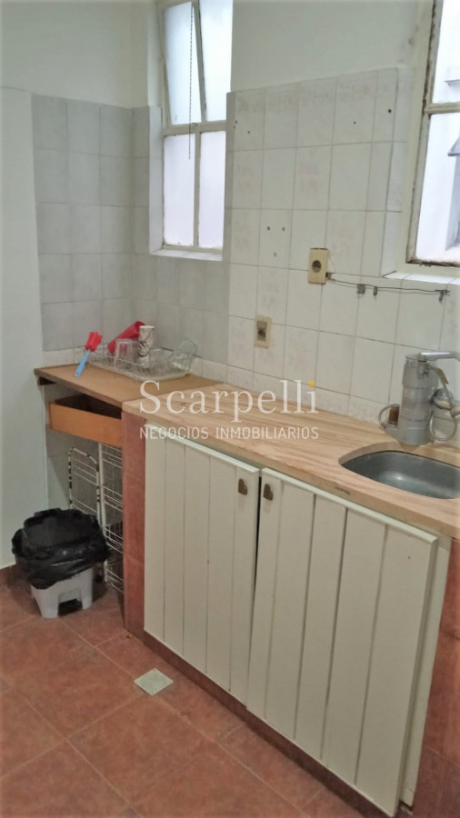 Apartamento ID.38401 - VENTA APARTAMENTO CENTRO ESTILO ART DECÓ 2 DORMITORIOS CONTRAFRENTE MUCHA LUZ Y MUY PROLIJO CON CALEFACCIÓN CENTRAL