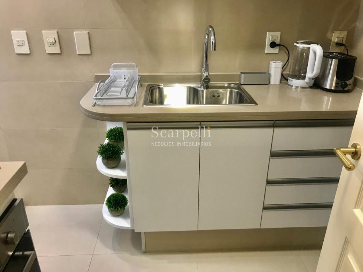 Apartamento ID.38906 - Alquiler Frente a la Rambla 1 dormitorio con garage Excelentemente equipado Categoría & Calidad en Pocitos