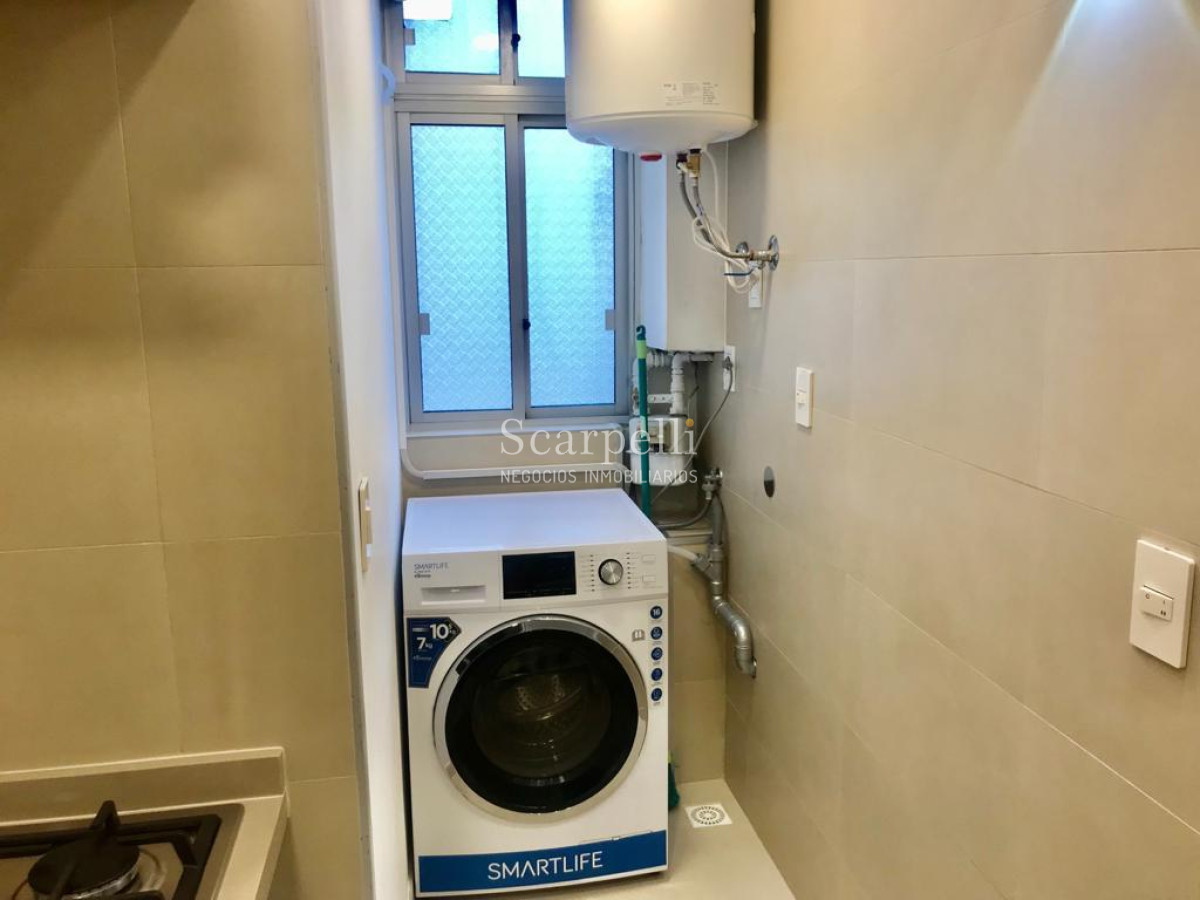 Apartamento ID.38906 - Alquiler Frente a la Rambla 1 dormitorio con garage Excelentemente equipado Categoría & Calidad en Pocitos