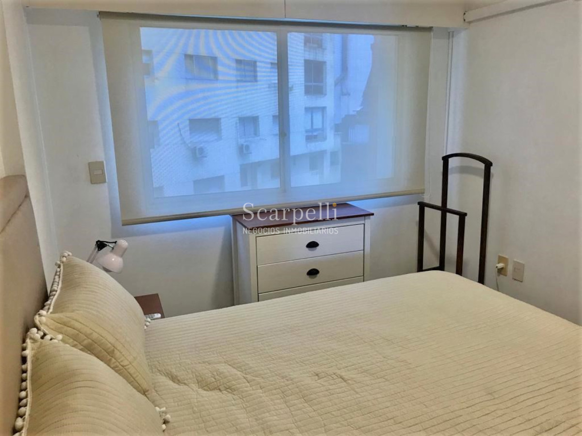 Apartamento ID.38906 - Alquiler Frente a la Rambla 1 dormitorio con garage Excelentemente equipado Categoría & Calidad en Pocitos
