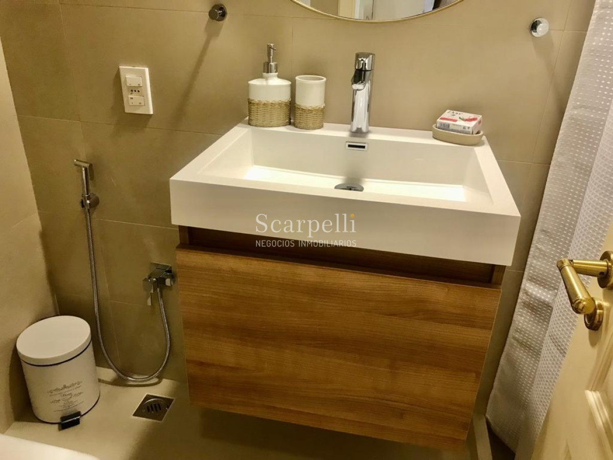 Apartamento ID.38906 - Alquiler Frente a la Rambla 1 dormitorio con garage Excelentemente equipado Categoría & Calidad en Pocitos