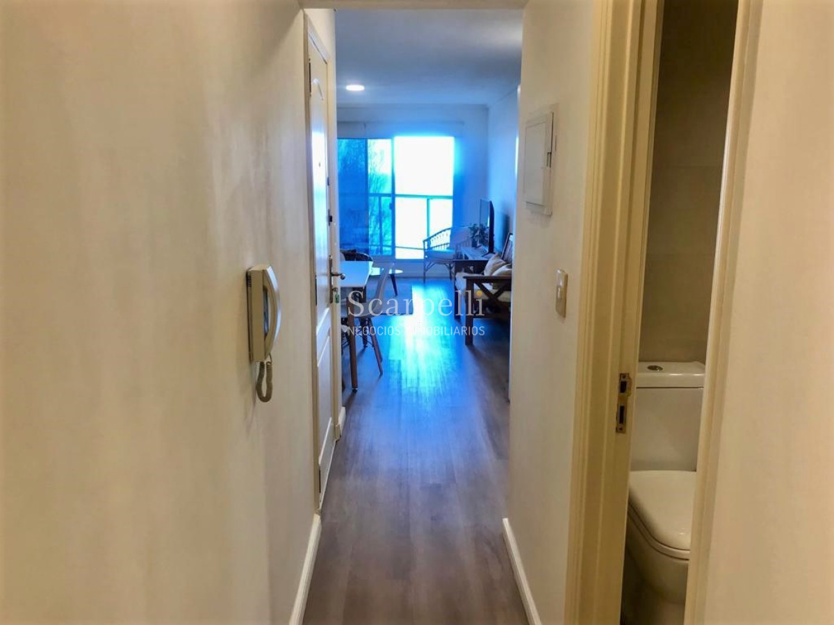 Apartamento ID.38906 - Alquiler Frente a la Rambla 1 dormitorio con garage Excelentemente equipado Categoría & Calidad en Pocitos