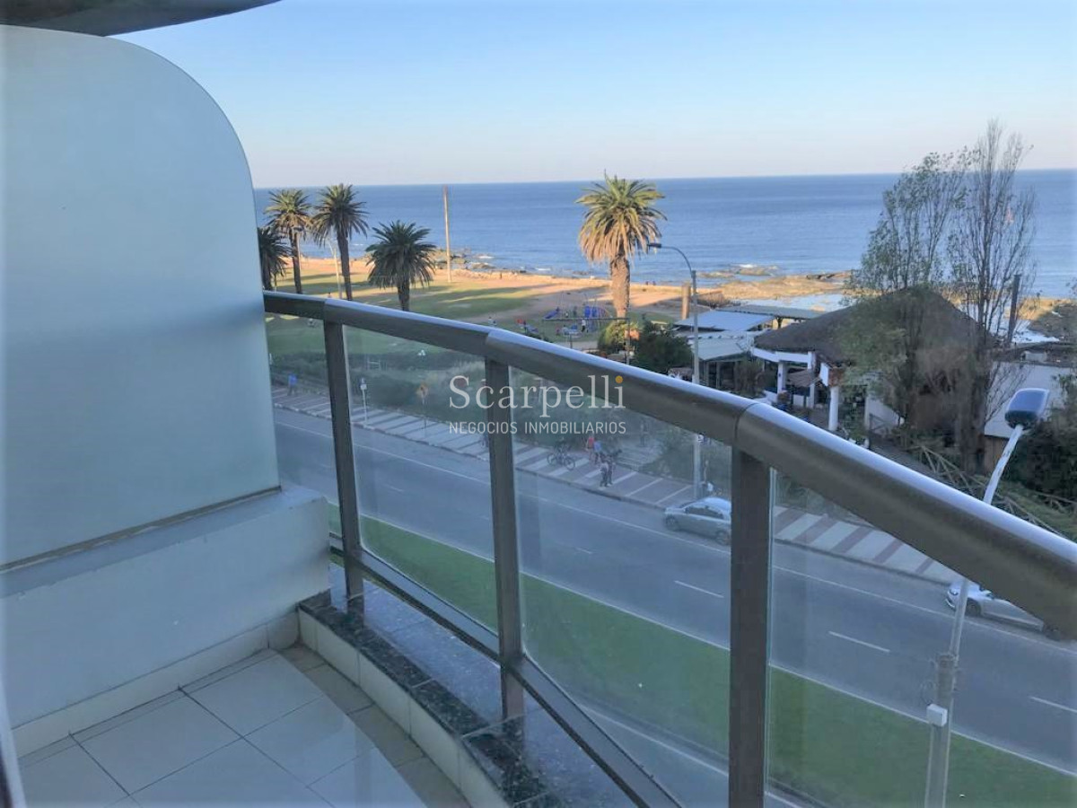 Apartamento ID.38906 - Alquiler Frente a la Rambla 1 dormitorio con garage Excelentemente equipado Categoría & Calidad en Pocitos