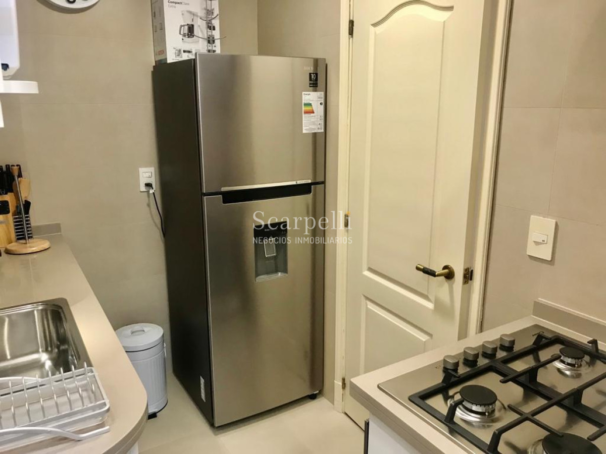 Apartamento ID.38906 - Alquiler Frente a la Rambla 1 dormitorio con garage Excelentemente equipado Categoría & Calidad en Pocitos