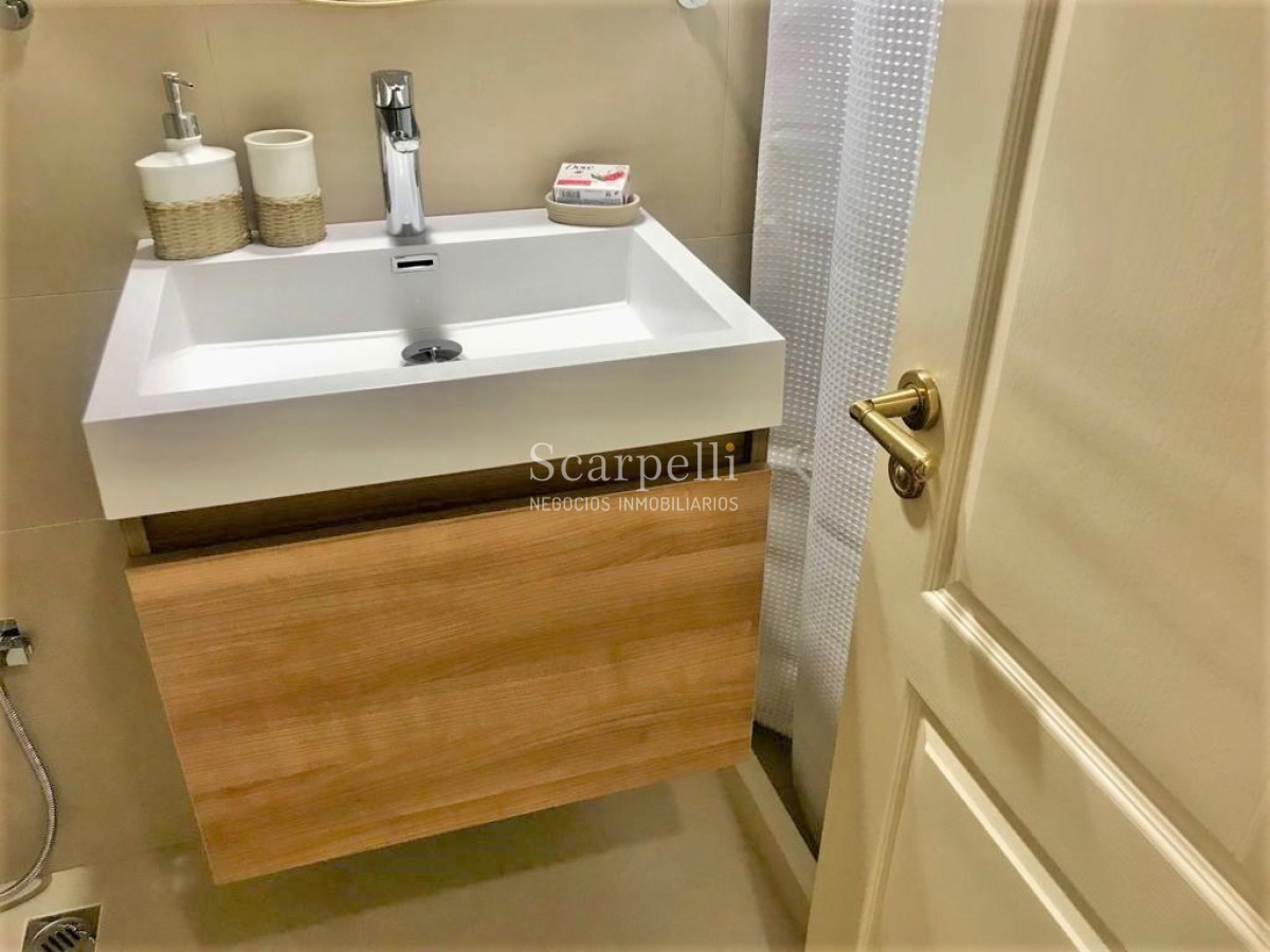 Apartamento ID.38906 - Alquiler Frente a la Rambla 1 dormitorio con garage Excelentemente equipado Categoría & Calidad en Pocitos