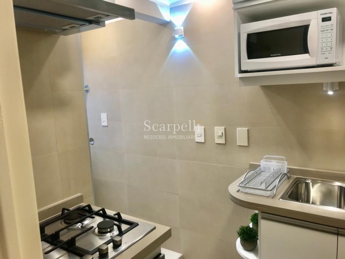 Apartamento ID.38906 - Alquiler Frente a la Rambla 1 dormitorio con garage Excelentemente equipado Categoría & Calidad en Pocitos