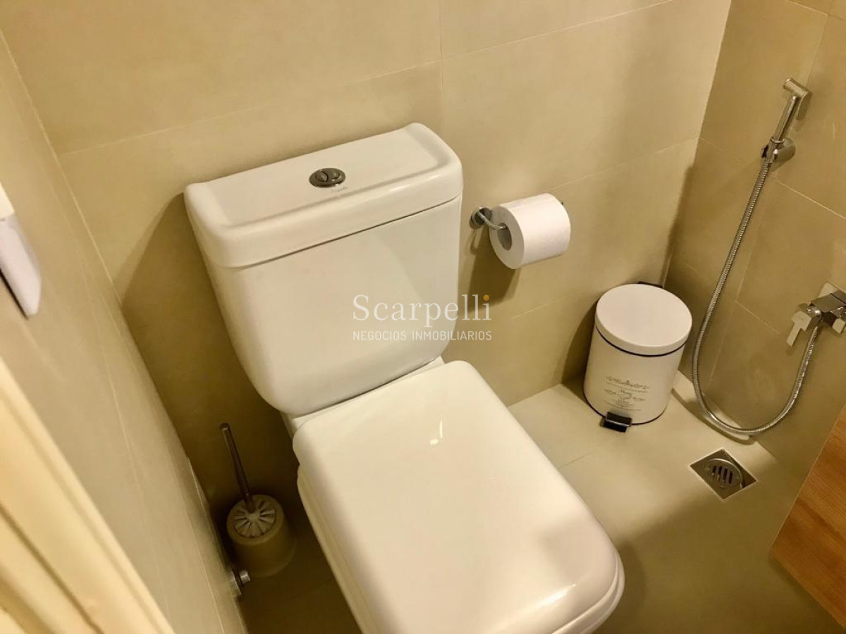 Apartamento ID.38906 - Alquiler Frente a la Rambla 1 dormitorio con garage Excelentemente equipado Categoría & Calidad en Pocitos