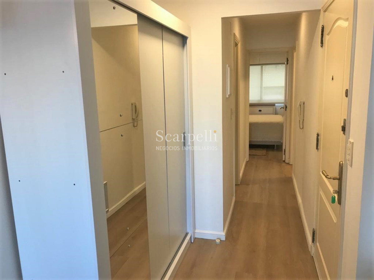 Apartamento ID.38906 - Alquiler Frente a la Rambla 1 dormitorio con garage Excelentemente equipado Categoría & Calidad en Pocitos