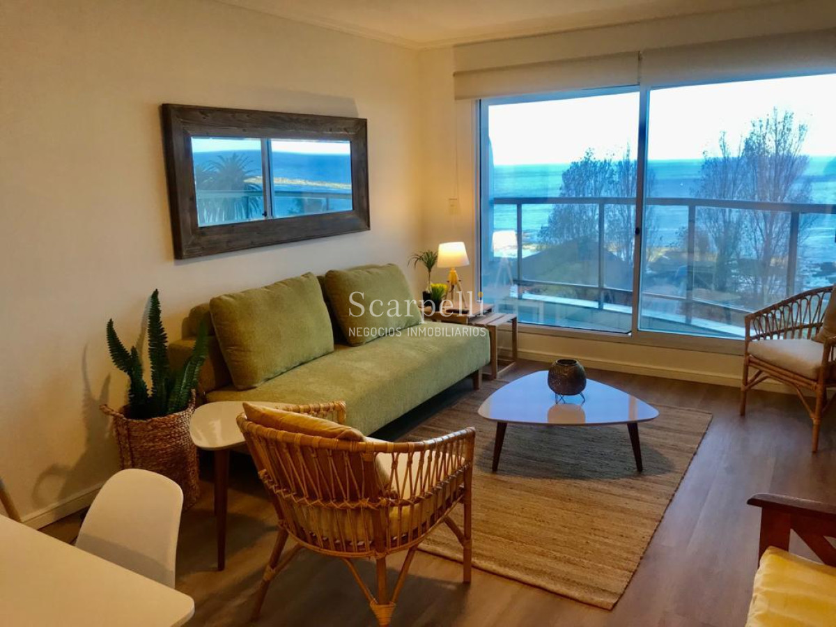 Apartamento ID.38906 - Alquiler Frente a la Rambla 1 dormitorio con garage Excelentemente equipado Categoría & Calidad en Pocitos