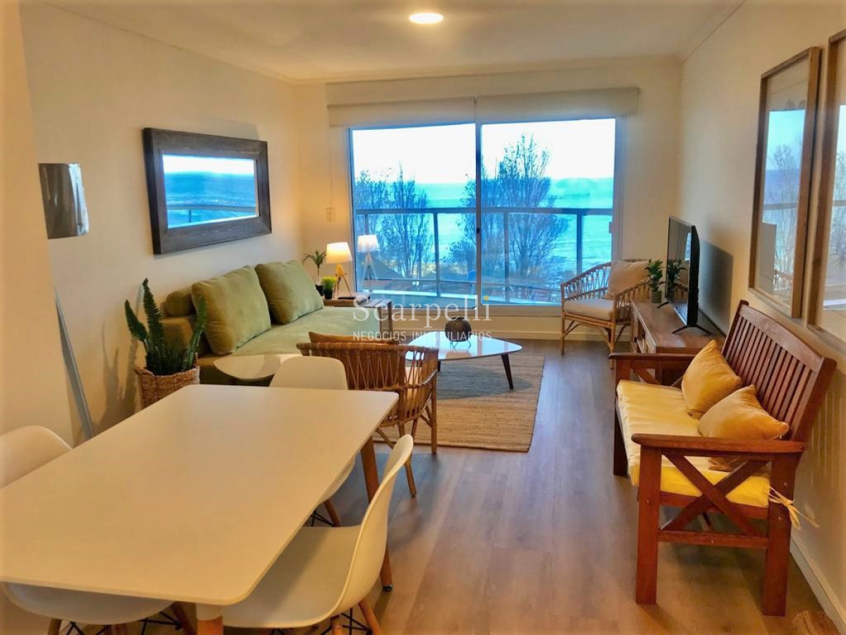 Apartamento ID.38906 - Alquiler Frente a la Rambla 1 dormitorio con garage Excelentemente equipado Categoría & Calidad en Pocitos