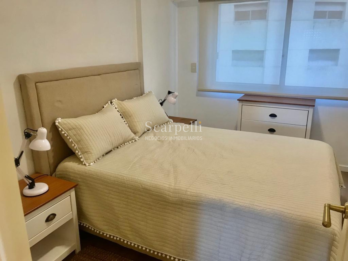 Apartamento ID.38906 - Alquiler Frente a la Rambla 1 dormitorio con garage Excelentemente equipado Categoría & Calidad en Pocitos