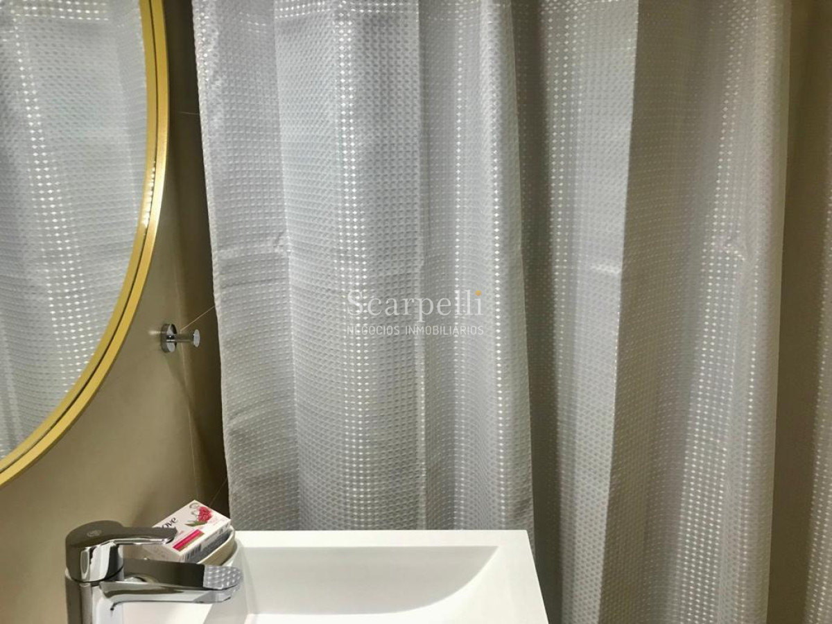 Apartamento ID.38906 - Alquiler Frente a la Rambla 1 dormitorio con garage Excelentemente equipado Categoría & Calidad en Pocitos