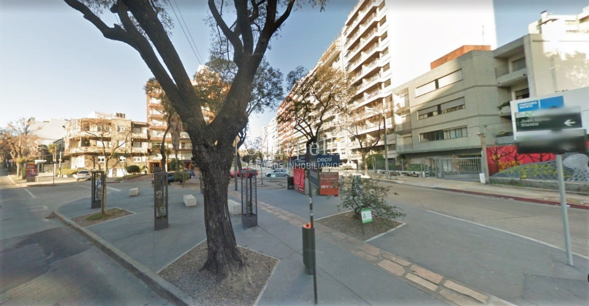 Apartamento ID.38992 - Propiedad horizontal en planta baja con patio y garage ideal Renta dentro del Pocitos mas luminoso y despejado a mts. de la Rambla